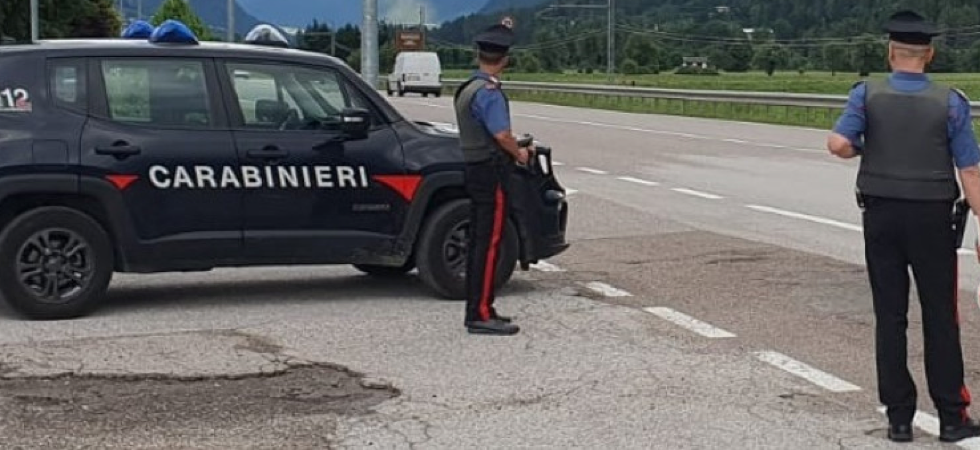 Strade di montagna scambiate per piste da corsa, 37 multe e 10 patenti ritirate in un giorno dai carabinieri di Cortina sui